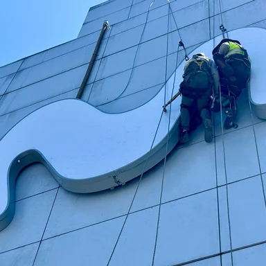Proceso De Fabricacion E Instalacion Letrero Volumetrico En Santiago 1